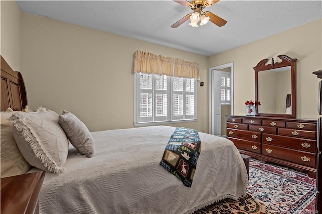 bedroom with ceiling fan