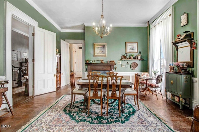 dining room with a notable chandelier and ornamental molding