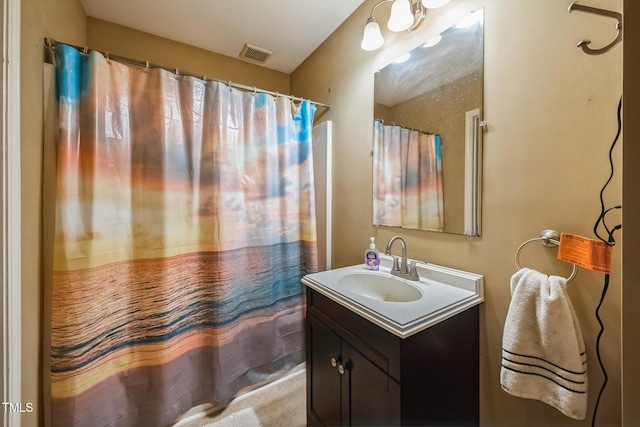 full bath featuring visible vents, curtained shower, and vanity