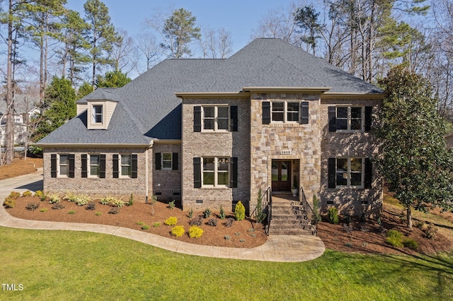 view of front facade featuring crawl space, a front lawn, and a shingled roof