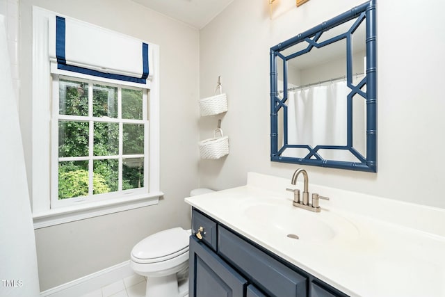 full bathroom featuring curtained shower, baseboards, toilet, tile patterned floors, and vanity