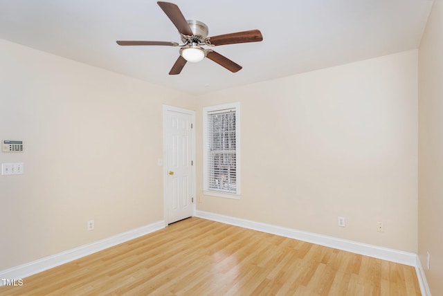 empty room with baseboards, light wood-style floors, and ceiling fan