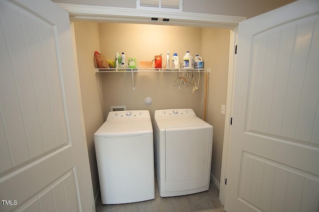 laundry room with laundry area and independent washer and dryer