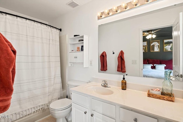 bathroom with visible vents, toilet, vanity, shower / bath combo with shower curtain, and ensuite bath