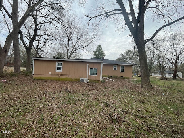 view of front facade with crawl space