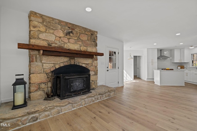 living area with recessed lighting, baseboards, and light wood-style floors