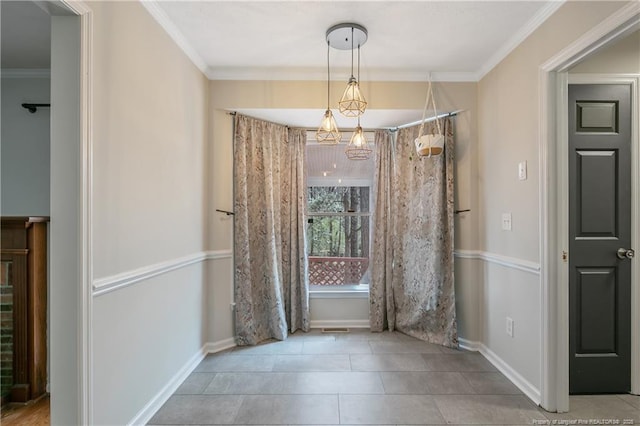 unfurnished dining area with baseboards and ornamental molding