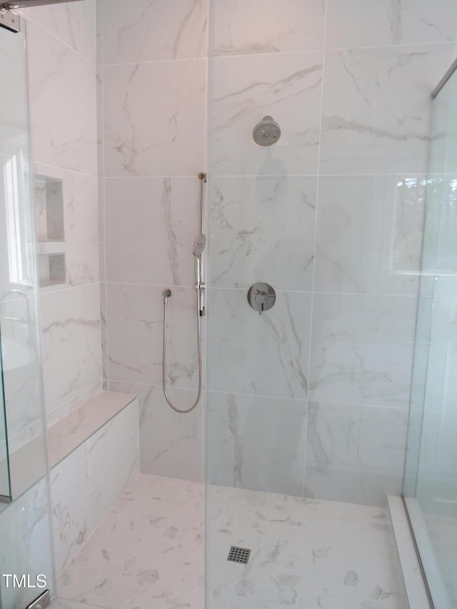 full bath with tiled shower