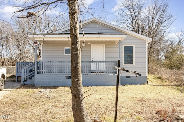 view of front of property featuring crawl space and a porch