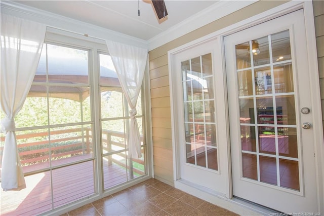 unfurnished sunroom with ceiling fan