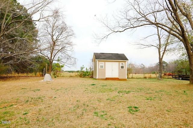 view of yard featuring a storage shed and an outdoor structure