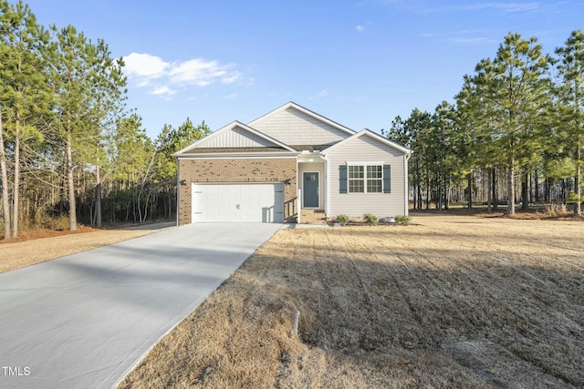 view of front facade featuring an attached garage and driveway