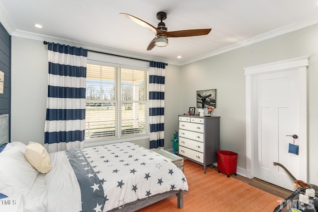 bedroom featuring crown molding, ceiling fan, baseboards, recessed lighting, and light wood-style floors