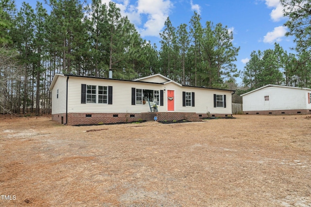 manufactured / mobile home featuring crawl space