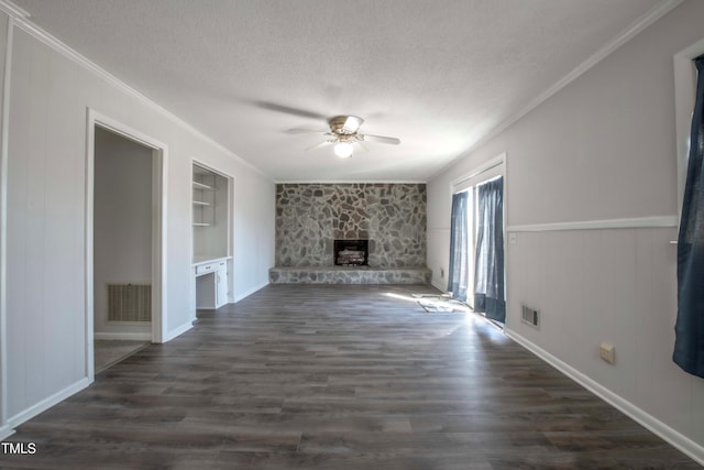 unfurnished living room featuring visible vents, built in shelves, a textured ceiling, and a ceiling fan