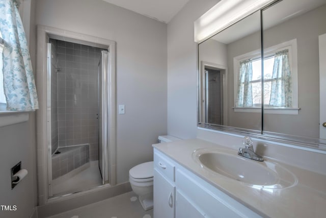 bathroom with tiled shower, toilet, and vanity