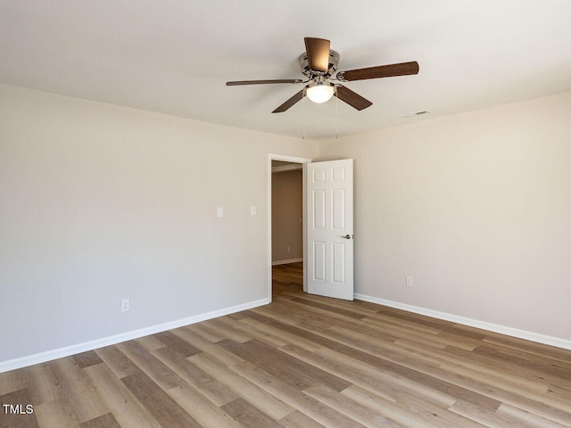 unfurnished room featuring visible vents, light wood-style floors, baseboards, and ceiling fan