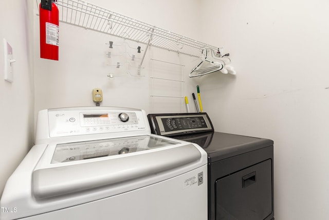1009 Limeberry Ct, Clayton, NC 27520 - clothes washing area featuring washing machine and dryer and laundry area