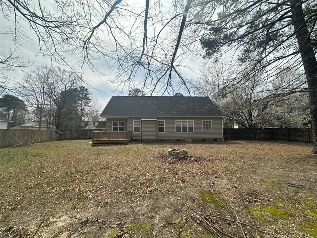 view of front facade featuring crawl space, a fenced backyard, and a deck