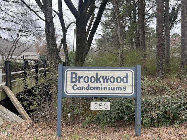 view of community / neighborhood sign