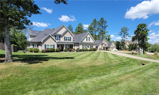 view of front facade featuring a front yard