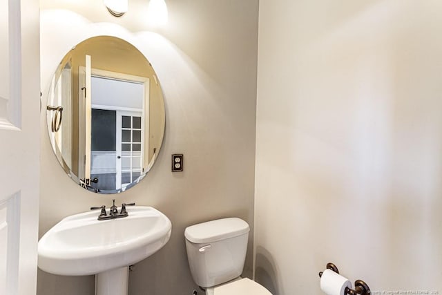 bathroom featuring a sink and toilet