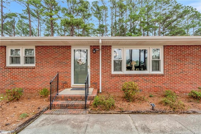 view of front facade featuring brick siding