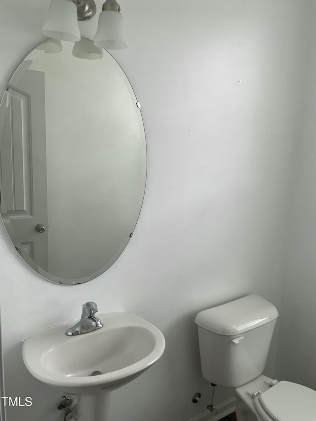 bathroom featuring a sink and toilet