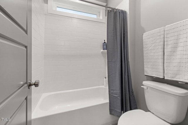 full bath with toilet and shower / bath combination with curtain