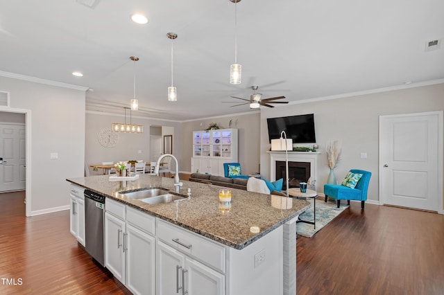 kitchen featuring dishwasher, dark wood-type flooring, a ceiling fan, and a sink