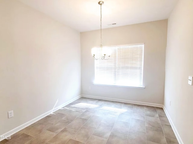 empty room featuring visible vents, baseboards, and an inviting chandelier