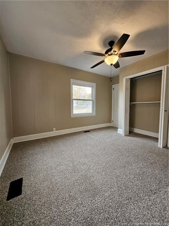 unfurnished bedroom featuring baseboards, a ceiling fan, a closet, and a textured ceiling