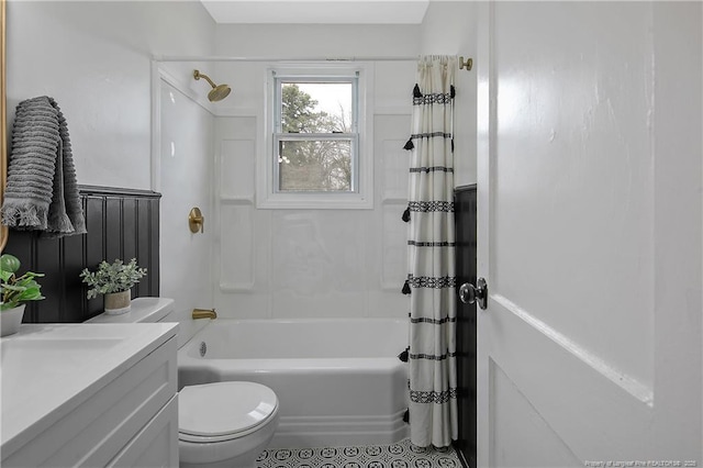 full bath featuring vanity, toilet, and shower / tub combo