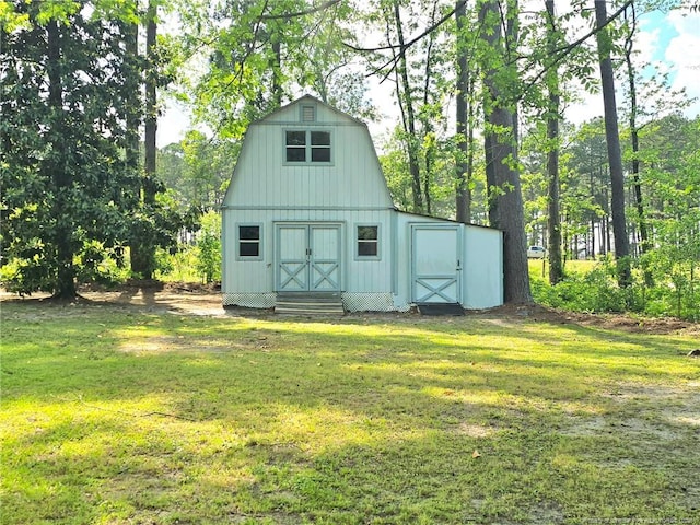 view of outdoor structure with an outbuilding