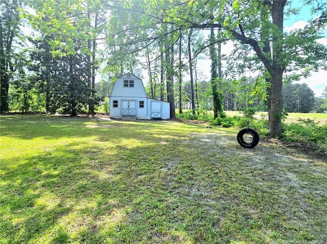 view of yard with an outdoor structure and a storage unit