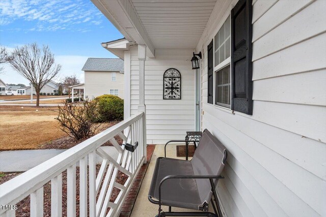 balcony featuring covered porch