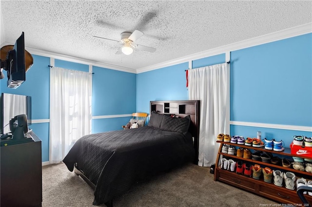 bedroom featuring ceiling fan, crown molding, carpet floors, and a textured ceiling