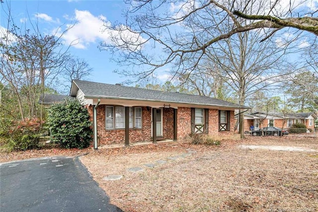 ranch-style house featuring brick siding