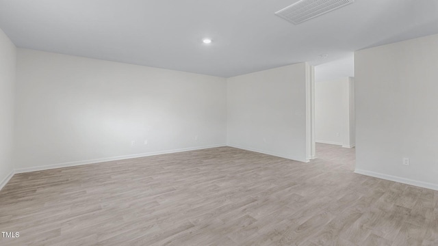empty room featuring visible vents, recessed lighting, light wood-type flooring, and baseboards
