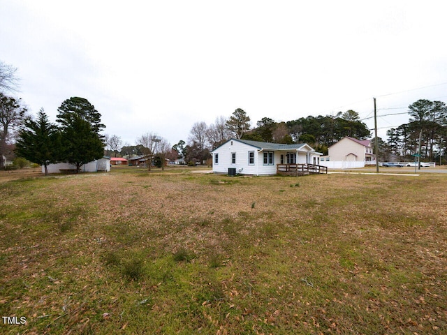 view of green lawn