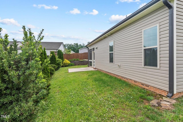 view of yard with a patio area