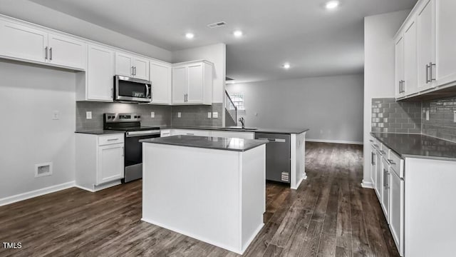 1005 Ocean Ct, Carthage, NC 28327 - kitchen featuring stainless steel appliances, dark countertops, a peninsula, decorative backsplash, and recessed lighting