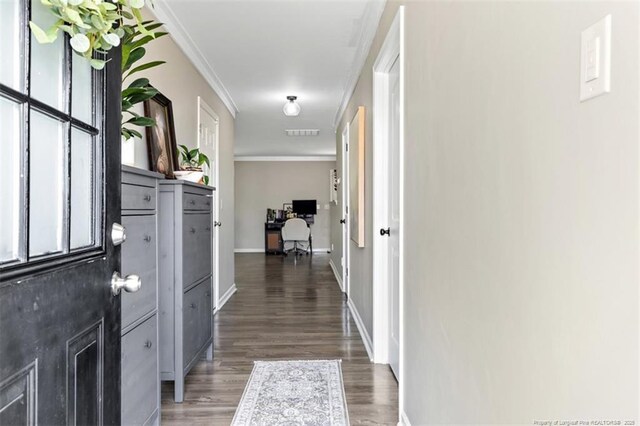 foyer with visible vents, ornamental molding, baseboards, and wood finished floors