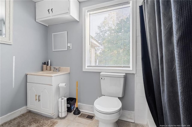 bathroom featuring visible vents, curtained shower, baseboards, toilet, and tile patterned floors