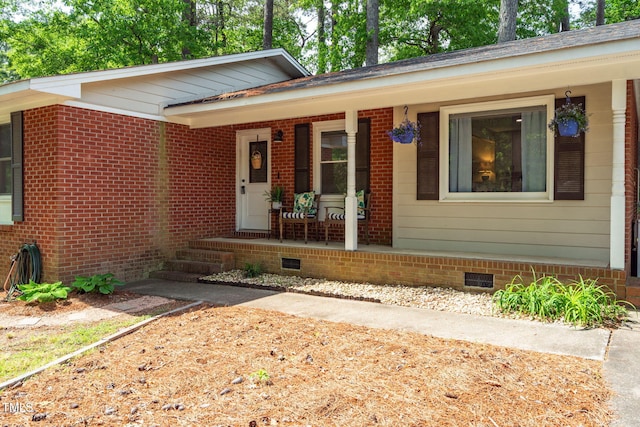 view of front of home featuring a porch and crawl space