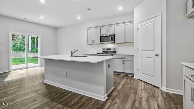 1010 Ocean Ct, Carthage, NC 28327 - kitchen with appliances with stainless steel finishes, dark wood-style flooring, light countertops, an island with sink, and recessed lighting