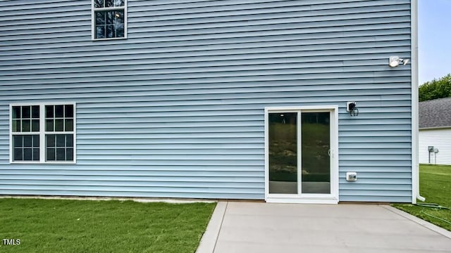 1014 Ocean Ct, Carthage, NC 28327 - back of property with a patio area and a lawn