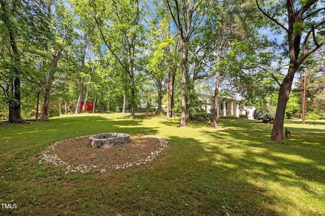 view of yard featuring a fire pit