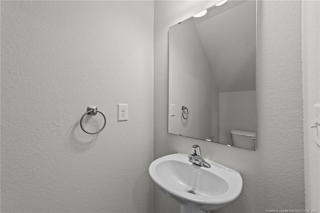 524 Mineral Spring Ln, Fuquay Varina, NC 27526 - bathroom featuring a textured wall and a sink
