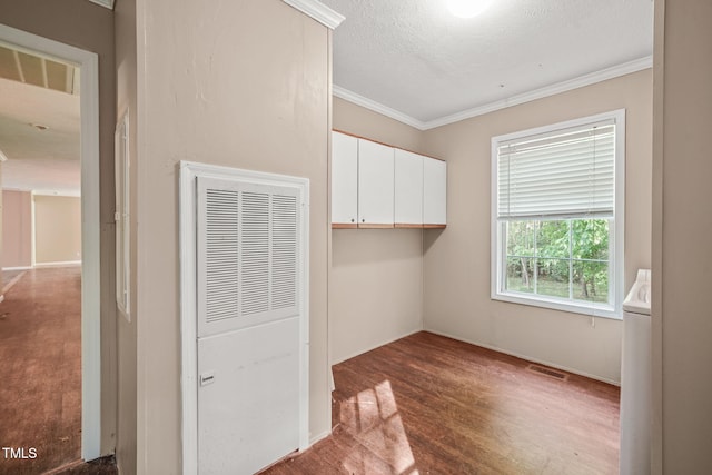 234 Rolling Hills Rd, Skipwith, VA 23968 - interior space with visible vents, ornamental molding, wood finished floors, a textured ceiling, and washer / clothes dryer